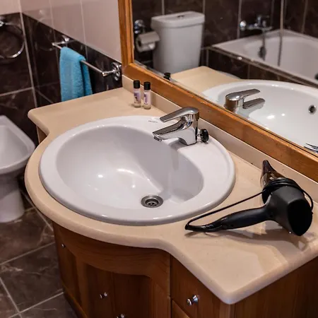 Beachfront 3bdr On Marginal Boulevard דירה